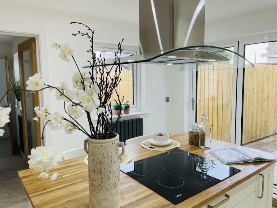 Charming Cottage Close To M4 Bridgend Bridgend  Buitenkant foto